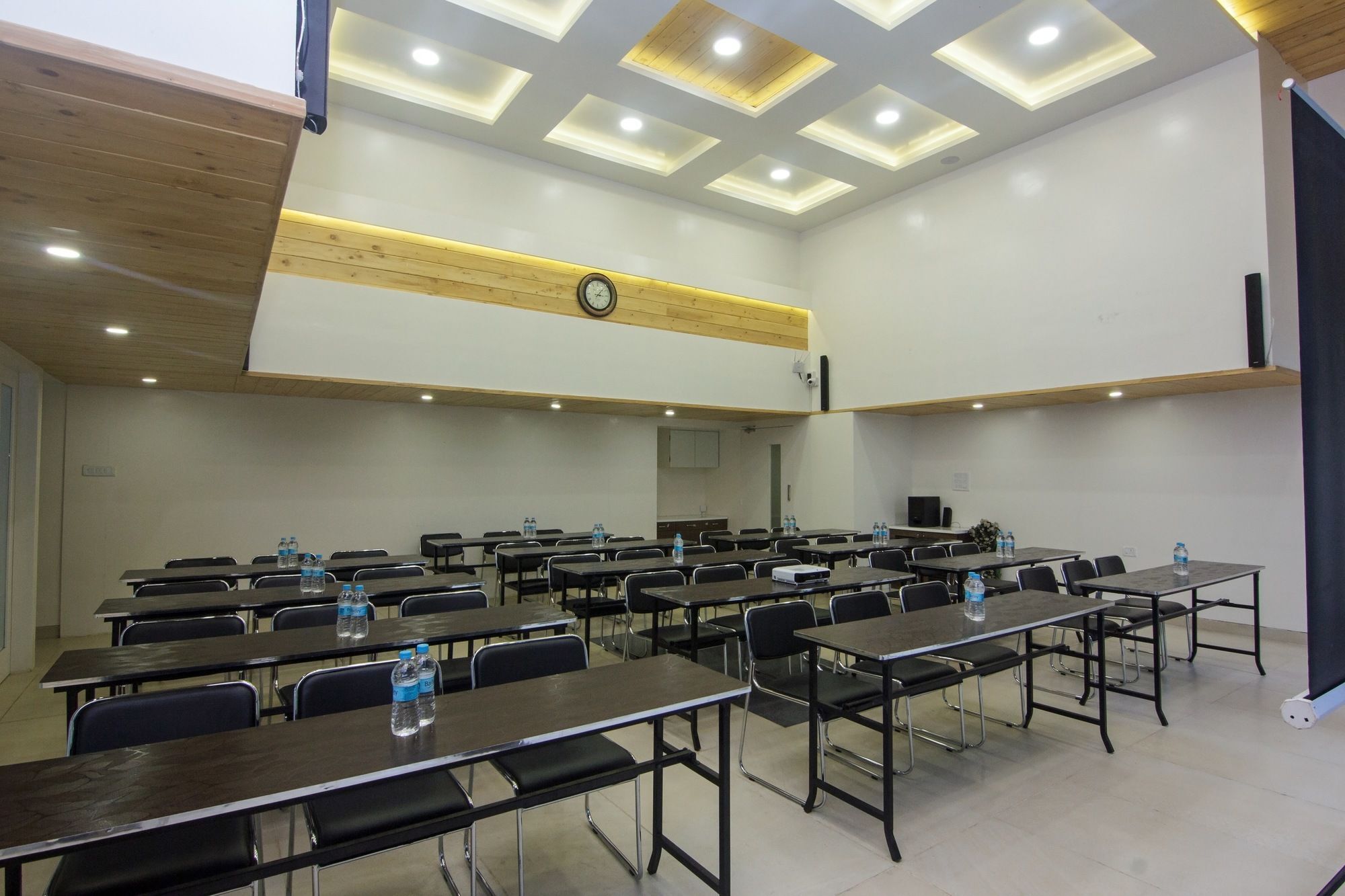 Oyo 9806 Hotel Arvi Lonavala Luaran gambar